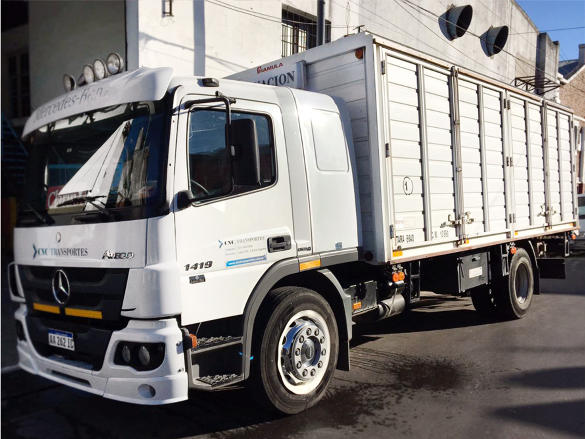 Camión chasis Mercedes-Benz de CNC Transportes